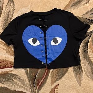 Cropped short sleeve dagger pin t shirt